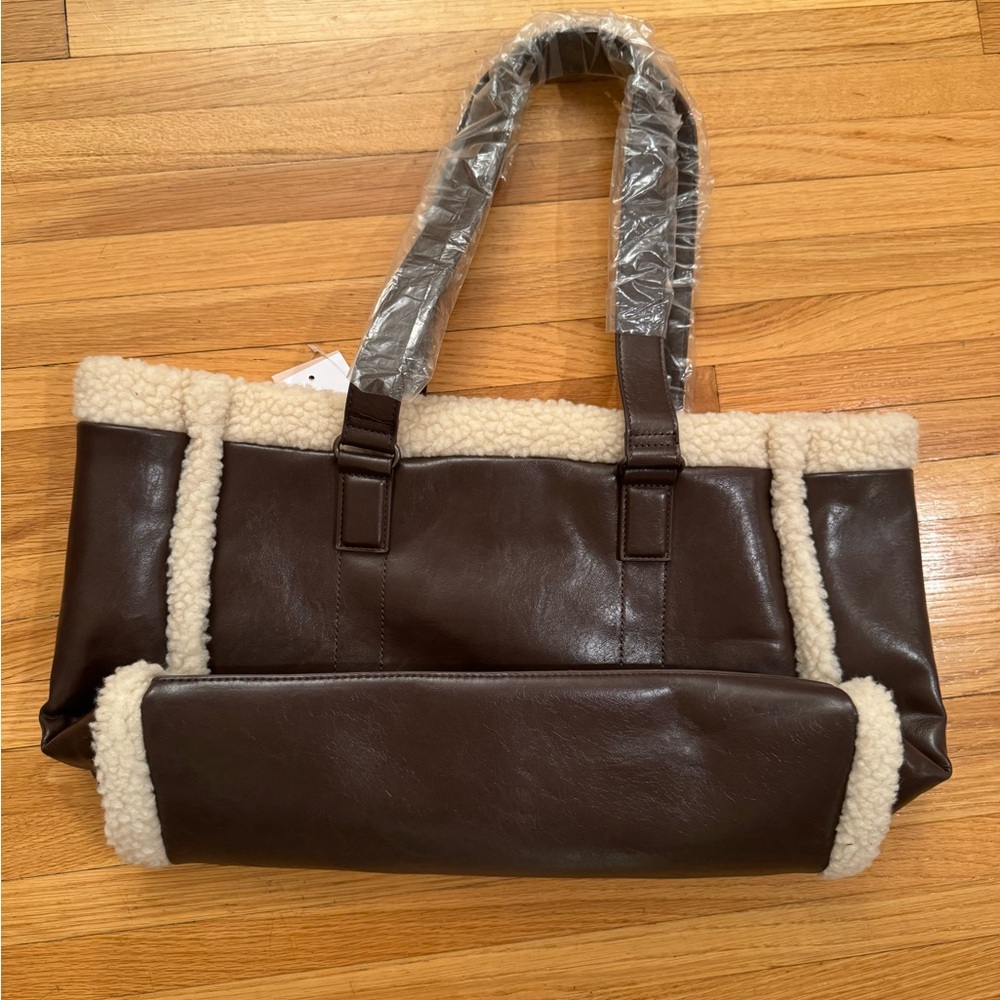 Faux Shearling Trimmed Vegan Leather Tote Bag - Picture 5 of 7